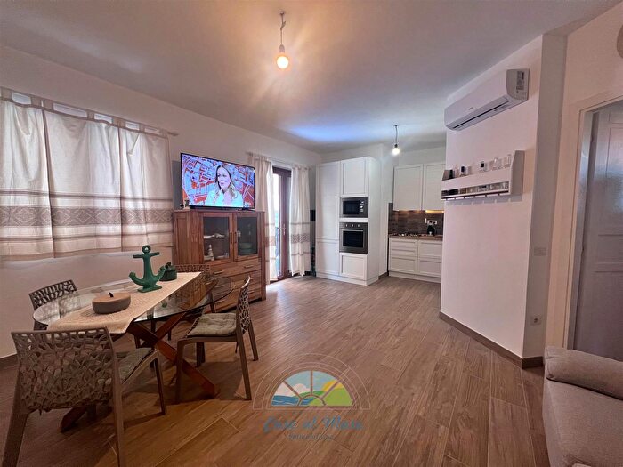 Casa quadrilocale in vendita in La Maddalena