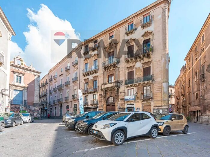 Appartamento con 5 locali in vendita in Piazza Manganelli, Catania