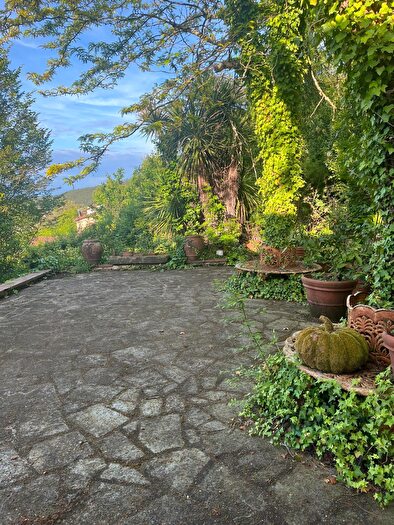 Casa con 15 locali in vendita in Lucca