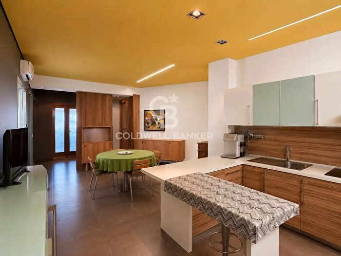 Appartamento con 6 locali in vendita in Via Monsignor Rimmaudo, Comiso
