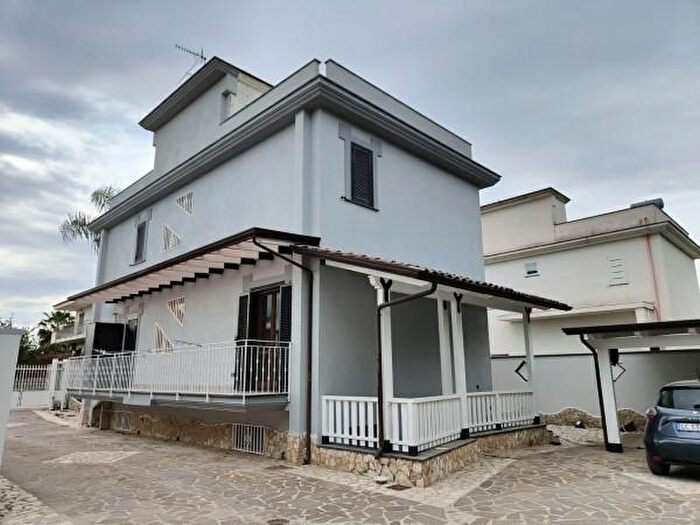 Casa con 6 locali in vendita in Via Feudo, Nola