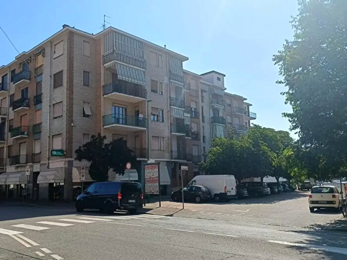 Appartamento trilocale in affitto in Via Fratelli Parodi E, Casale Monferrato