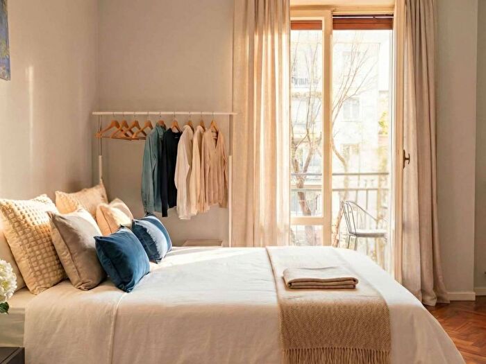 Appartamento con 5 locali in affitto in Piazza de Angeli Ernesto, De Angeli, Milano