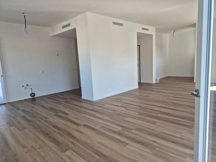 Appartamento con 6 locali in affitto in Via Emanuele Filiberto di Savoia, Cattane, Vicenza