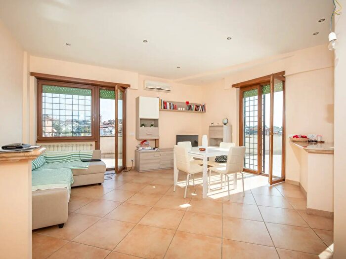 Appartamento trilocale in vendita in Via Ugo Foscolo, Fonte Nuova