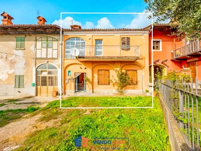 Casa con 6 locali in vendita in Borgata Pianezzo, Dogliani