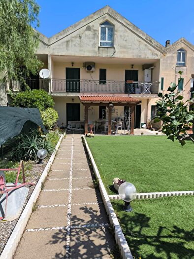 Casa con 5 locali in vendita in Messina