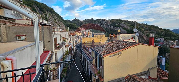 Casa con 5 locali in vendita in Corso Umberto, Motta Camastra