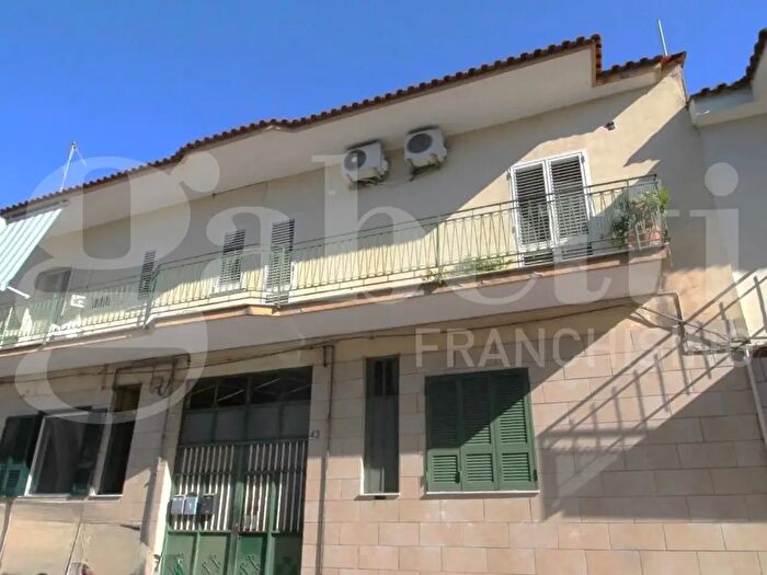 Appartamento trilocale in vendita in Via Tenente Alberto Barone, Arzano