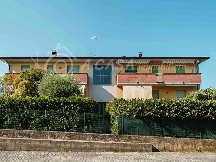 Appartamento con 6 locali in vendita in Via Pio La Torre, Medesano