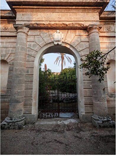 Casa con 20 locali in vendita in Via Roma, Maruggio
