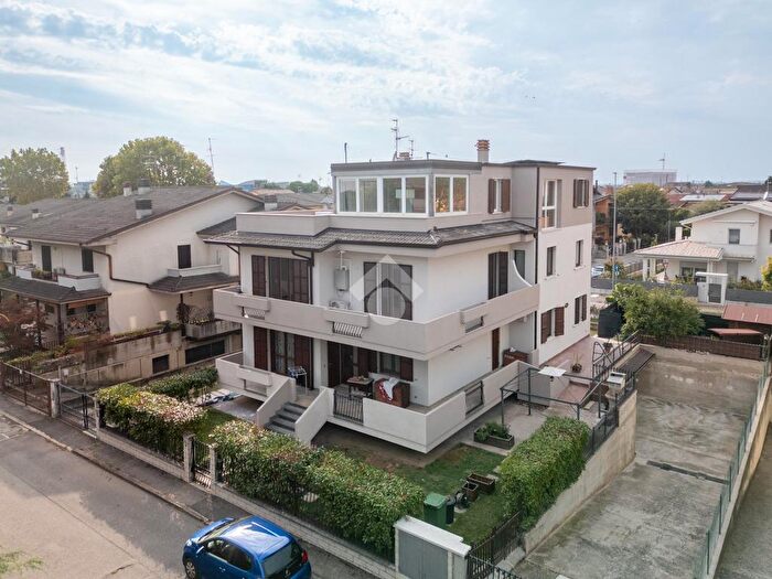 Appartamento trilocale in vendita in Via dellEsperanto, Villafranca Di Verona