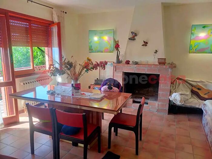 Casa con 10 locali in vendita in Via Madonna degli Angeli Snc, Canterano
