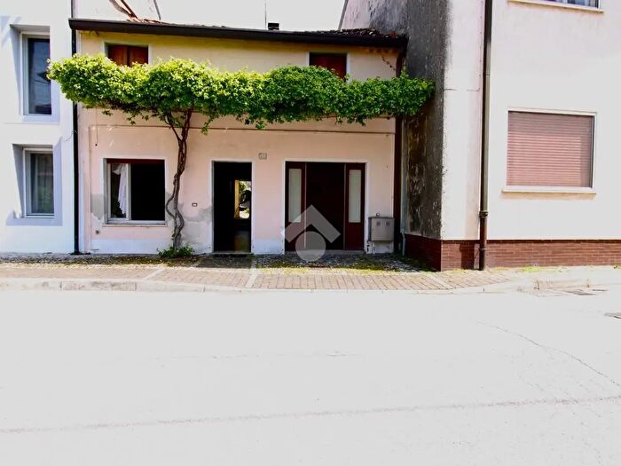 Casa trilocale in vendita in Via Roma, Trivignano Udinese