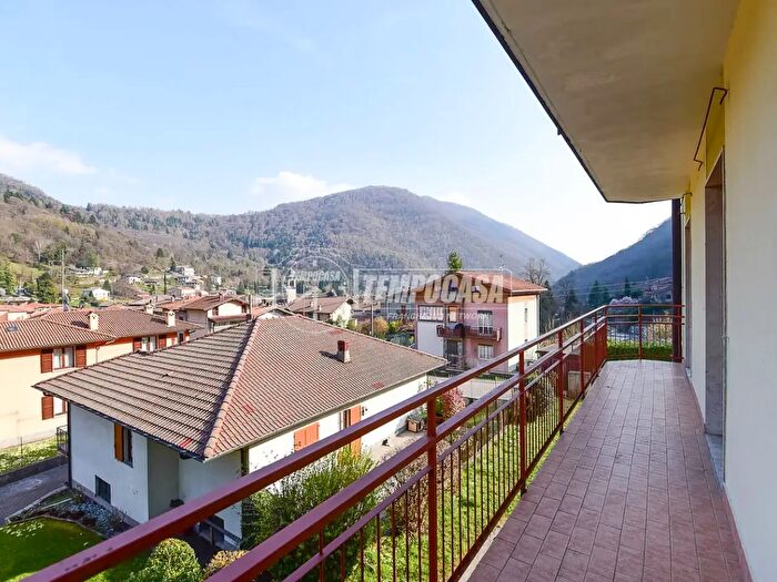 Appartamento trilocale in vendita in Via Alessandro Volta, Barni