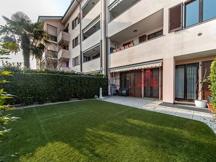 Appartamento trilocale in vendita in Via Andreani, Brugherio