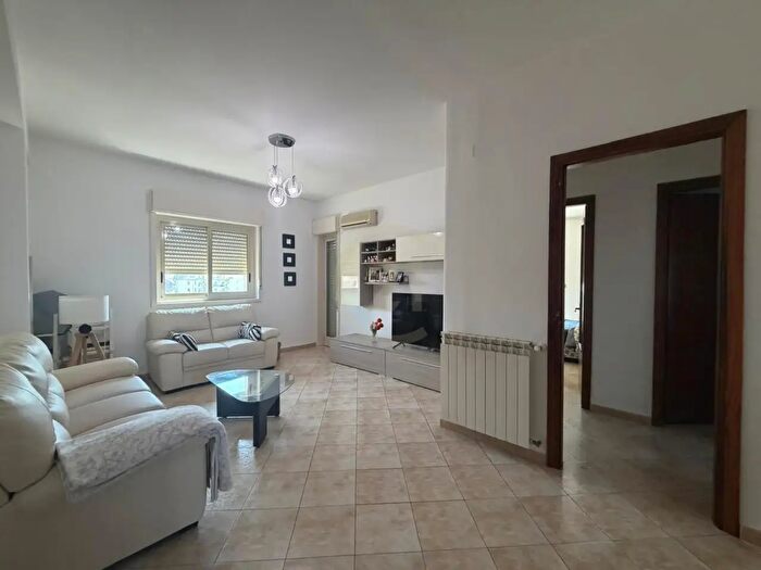 Appartamento trilocale in vendita in Via Zappalà, Mascalucia