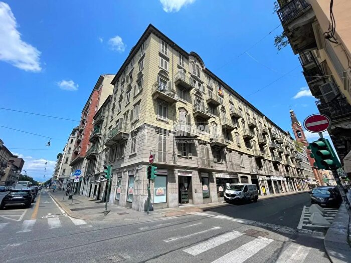 Appartamento trilocale in vendita in Via San Secondo, Torino