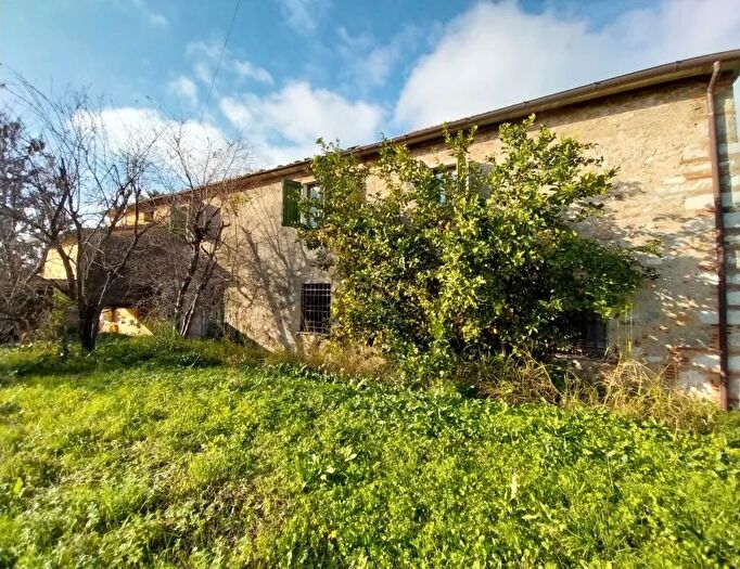 Casa con 8 locali in vendita in Pietrasanta