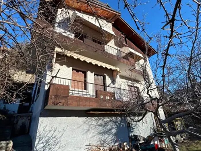 Casa con 6 locali in vendita in Via delle Betulle, Aosta