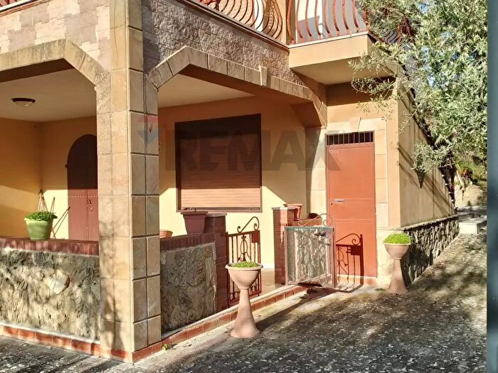 Casa con 10 locali in vendita in Contrada Saldano Rabulgino, Piazza Armerina