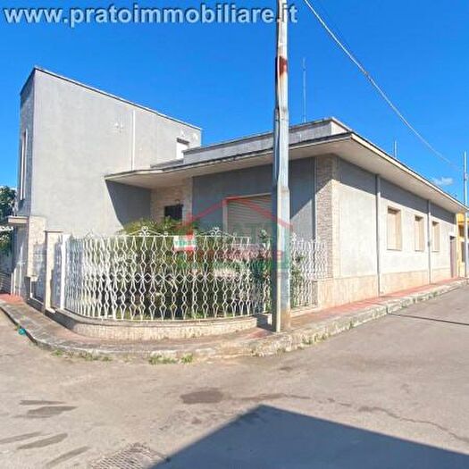 Casa con 6 locali in vendita in Via Piave, Squinzano