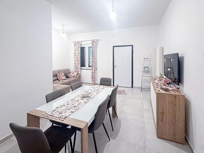 Casa bilocale in vendita in Via Angelo Mainetti, Besate