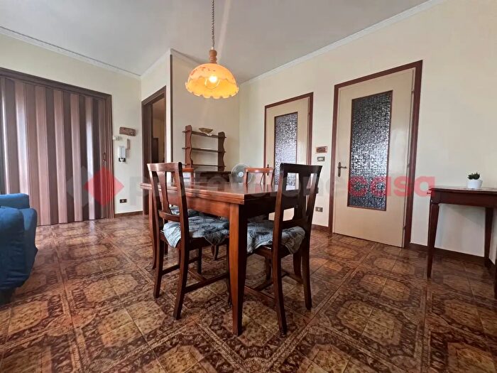 Appartamento trilocale in affitto in Via Umberto I, Bovolone