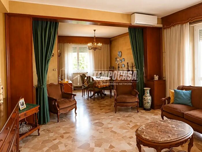 Appartamento trilocale in vendita in Via Gaetano Salvemini, Milano