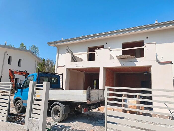 Casa con 5 locali in vendita in Strada Cognento, Modena