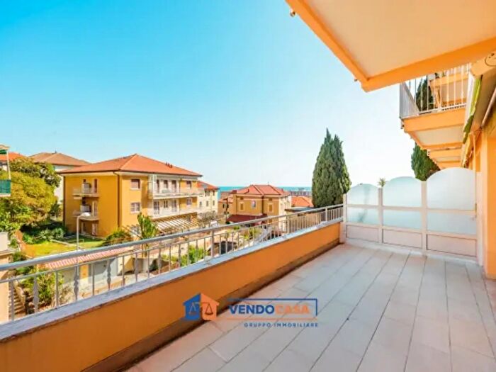 Appartamento trilocale in vendita in Via Camillo Benso di Cavour, Varazze