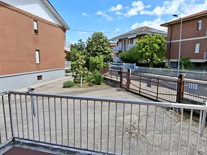 Appartamento trilocale in affitto in Via Rorine, Alba