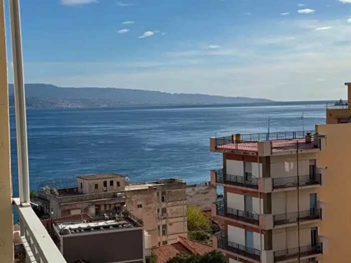 Appartamento con 6 locali in vendita in Salita Catena, Messina