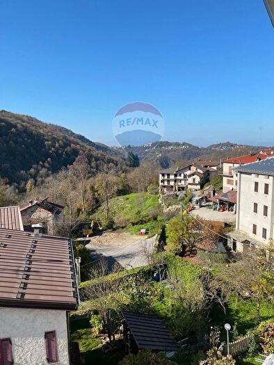 Appartamento con 6 locali in vendita in Via Provinciale, Roburent