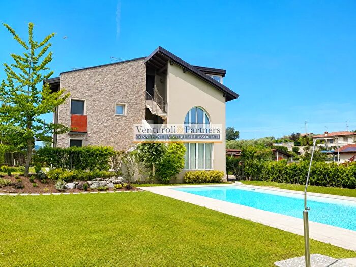 Appartamento trilocale in vendita in Via San Giovanni, Moniga Del Garda