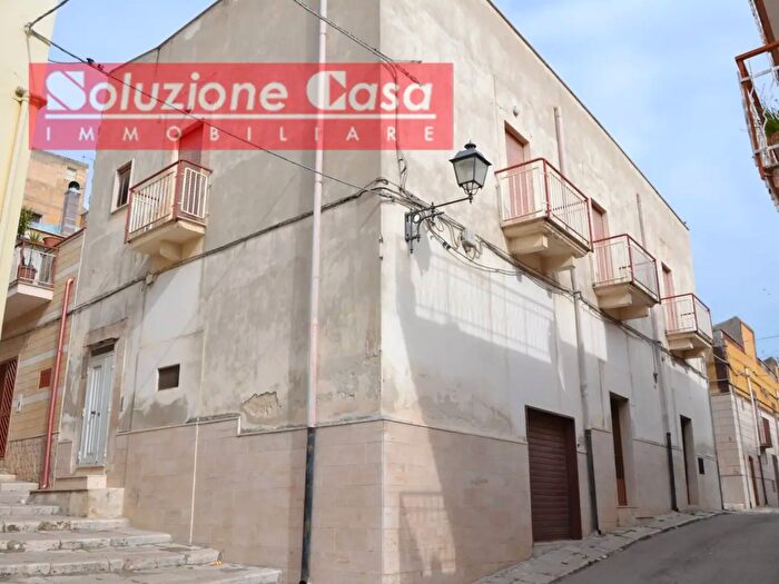 Casa trilocale in vendita in Via Lucano, Canosa Di Puglia