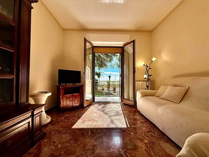 Appartamento con 5 locali in vendita in Via di Vagno, Cogoleto