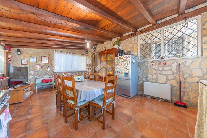 Appartamento quadrilocale in vendita in Via Fosso dellOsa, Roma