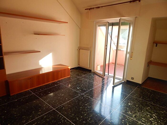 Casa con 5 locali in affitto in Via Angelo Scribanti, San Martino, Genova