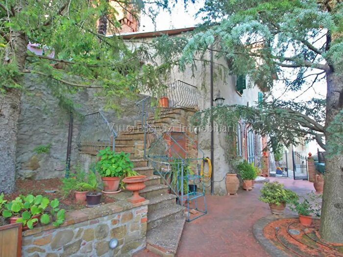 Casa con 5 locali in vendita in Via di Peschiera, Sinalunga