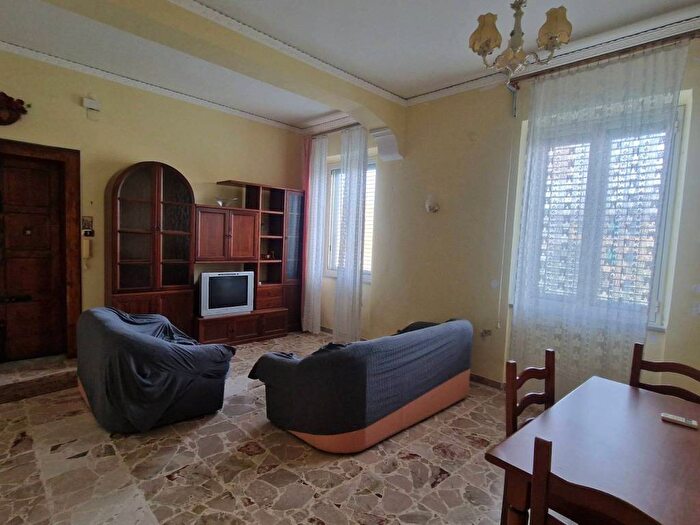 Appartamento trilocale in affitto in Via Roma, Quartiere Americano, Messina