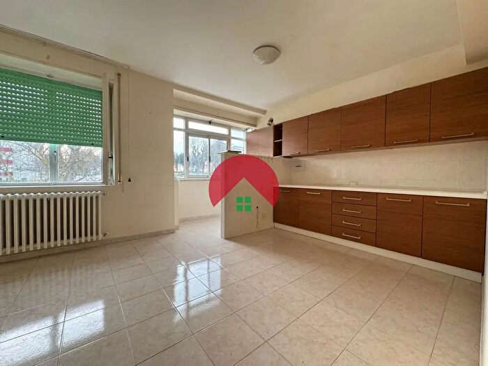 Appartamento quadrilocale in vendita in Viale Mercandante, Matera