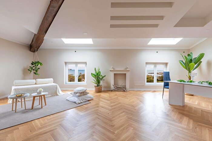 Appartamento con 6 locali in affitto in Livorno