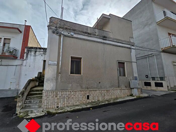 Casa trilocale in vendita in Via Generale Cantore, Crispiano
