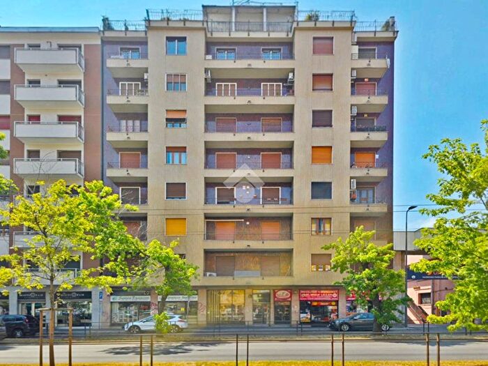 Appartamento bilocale in affitto in Viale Stelvio, Farini, Milano