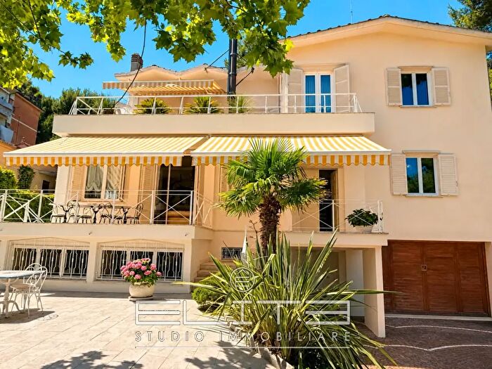 Casa con 7 locali in vendita in Via Giacomo Matteotti, Falconara Marittima