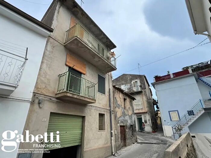 Casa trilocale in vendita in Via Milici, Montagnareale