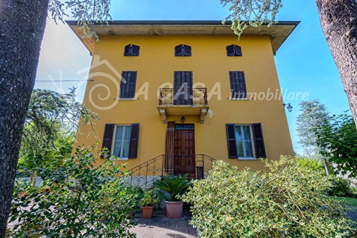 Casa con 8 locali in vendita in Via Gruzza, Sala Baganza