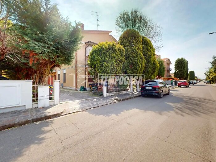 Casa con 7 locali in vendita in Carpi