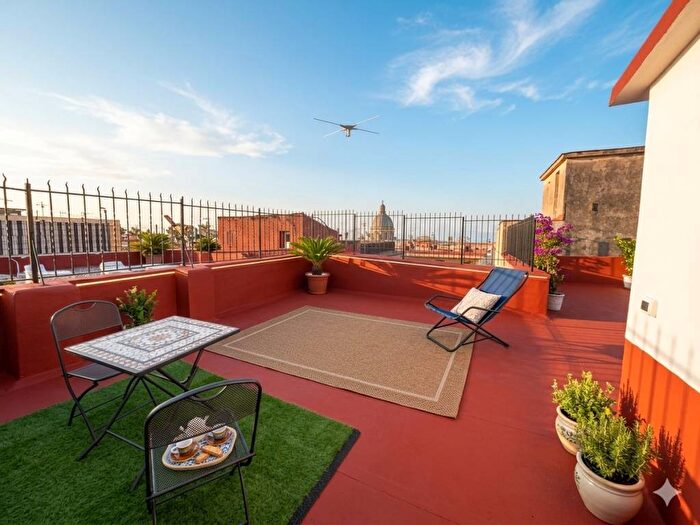 Casa quadrilocale in vendita in Via Foria, Sanità, Napoli